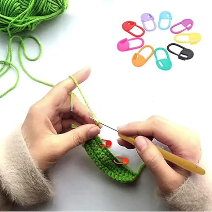 Hayodo Stitch Markers 10 Colors Knitting Crochet Locking 60/160/240Pcs Stitch Needle Clip Counter with 3 Plastic Needle Randomly and 1 Knitting Crochet Loop Ring (Multicolor-160 pcs)