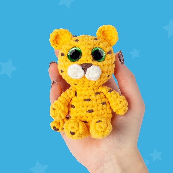 Cookie Box Crochet Kit for Beginners – Gift Set to Make Leopard Leo Amigurumi Plushie – Easy DIY Crochet & Knitting Starter Kit with Video and PDF Tutorials