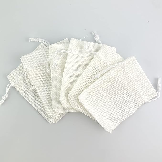 Palmhomee Pack Of 25 Burlap Gift Bags with Drawstring Linen Jewelry Pouches Wedding Hessian Jute Bags for Birthday Jewelry and Treat Pouches Party Wedding Favors Gift Art and DIY Craft (3.6x4.8 Inch, White)