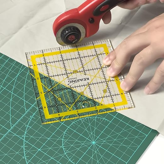 KERING Patchwork Quilting Ruler - 5x5 inch Non-Slip Acrylic Square Ruler for Foundation Paper Piecing, Bias Strips & Rotary Cutting, Durable Quilter's Tool with Anti-Slip Backing