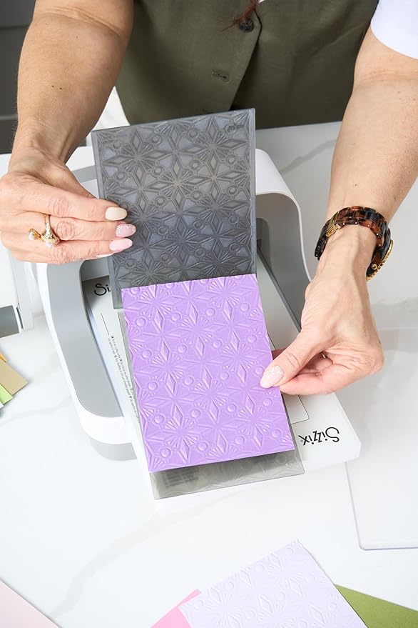 Sizzix Big Shot Machine with Starter Kit, 6" Die-Cutting and Embossing Machine with Cutting Dies, Embossing Folder and Cardstock