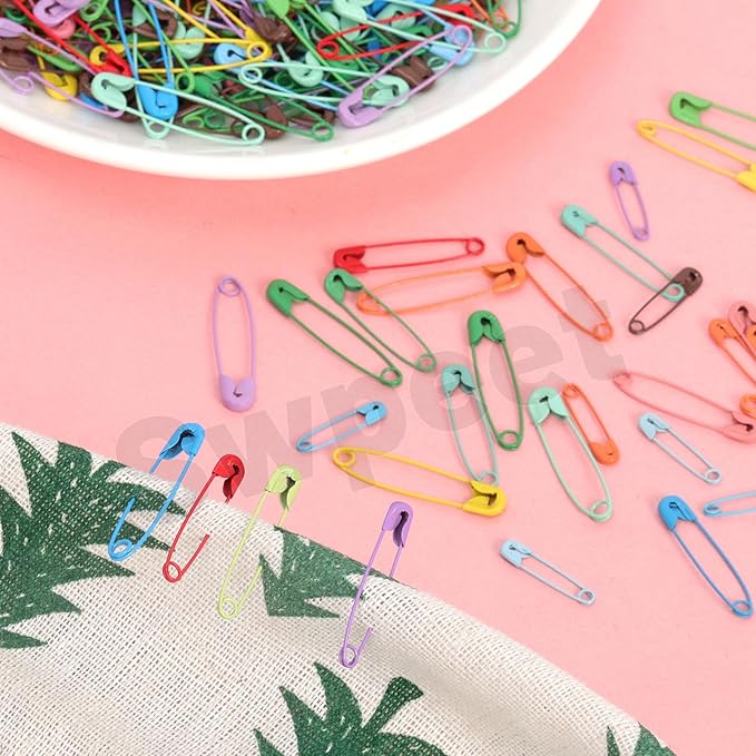 Swpeet 495Pcs 3 Sizes 19mm 28mm 32mm Colorful Safety Pins Assortment Kit, Rust Resistant Steel Small Safety Pin Kit with Clear Case, Mini Safety Pins for Sewing, Clothes, Craft Arts