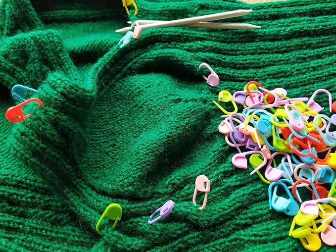 JOSDIOX 150 Pieces Knitting Crochet Locking Stitch Markers and 3 Big Eye Needles Stitch Needle Clip Counter 10 Colors (Color Ship Randomly)