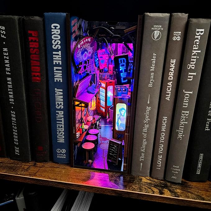 Neo Ramen MiniAlley DIY Cyberpunk Book Nook Kit – Wooden Diorama with Neon Lights, Futuristic Ramen Shop & Endless Alley Illusion – Unique Collectible Display for Bookshelf or Desk