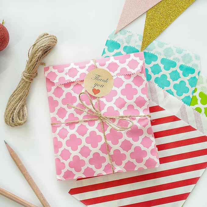 KEYYOOMY 200 Pcs Red and Black Candy Buffet Bags Small Cookie Bags Polka Dot Paper Treat Bag for Wedding Birthday Party (5 inch x 7 inch)
